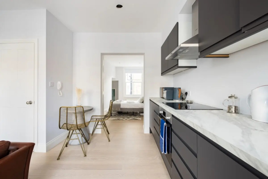 The Baron’s Bolthole - Modern & Bright 1BDR  Flat