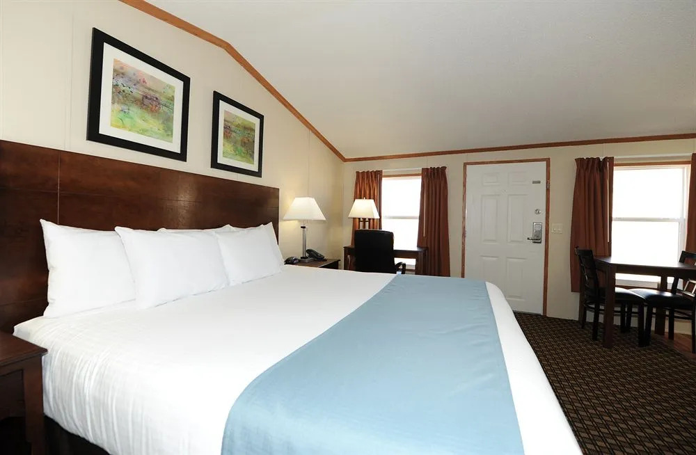 InstaLodge Hotel and Suites Cotulla