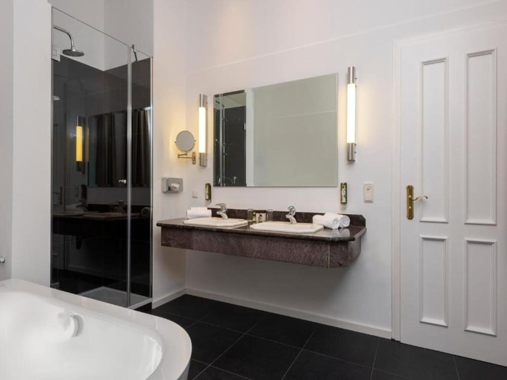 Sunday Resort Rugen Junior Suite Manor House