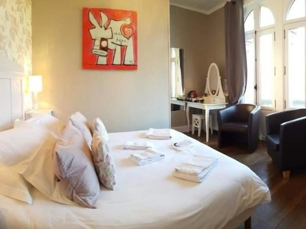 Le Castel Guesthouse