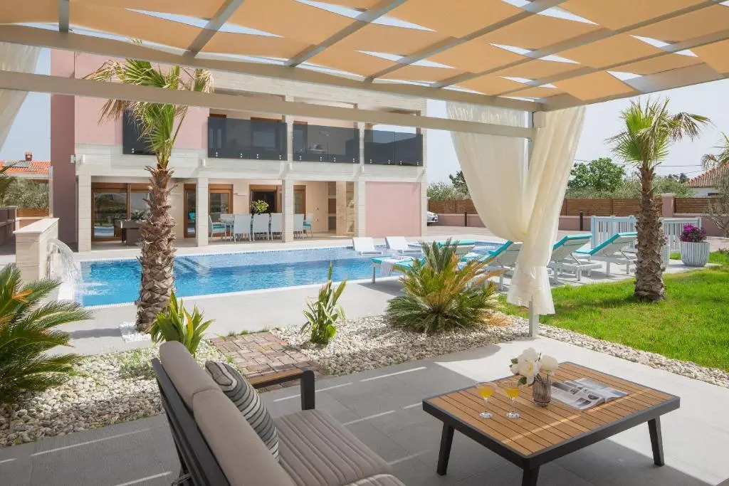 Malibu Eclipse - Luxury villa with pool & spa
