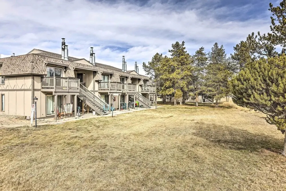 Condo w/ Balcony & Views - Steps to Ski Shuttle!