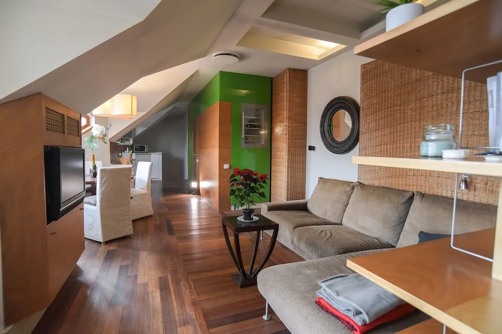 Pelicanstay Montaigne Apartments