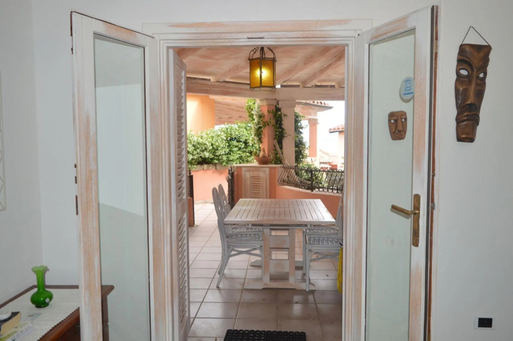 Apartment surrounded by greenery 5 minutes on foot from the beaches of Baia Caddinas and the large s-S'Abba e sa Pedra