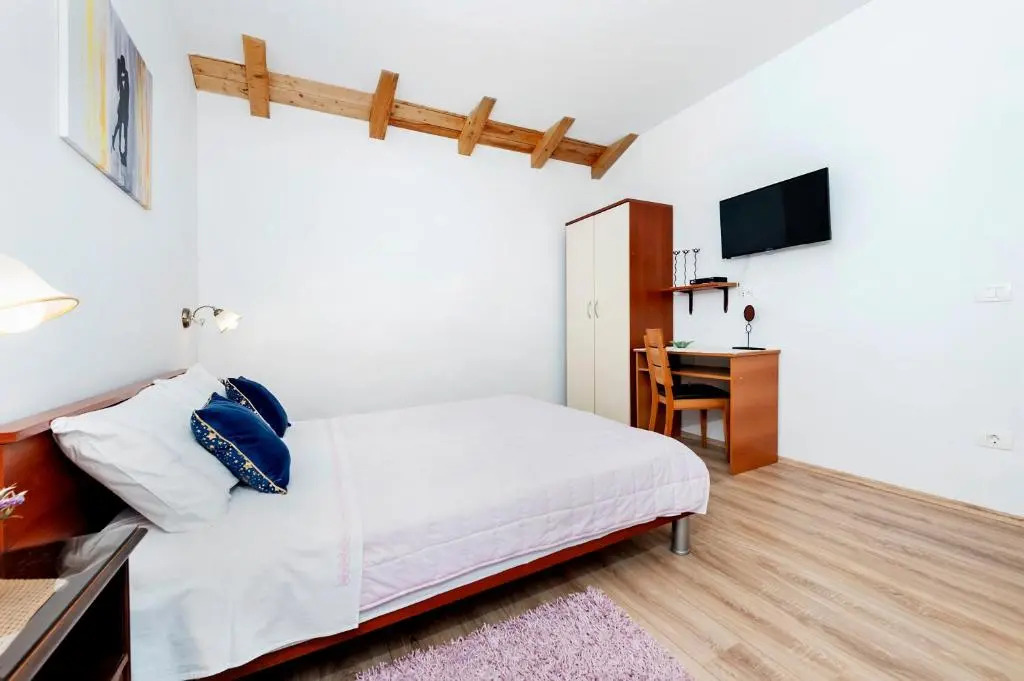 House Lena