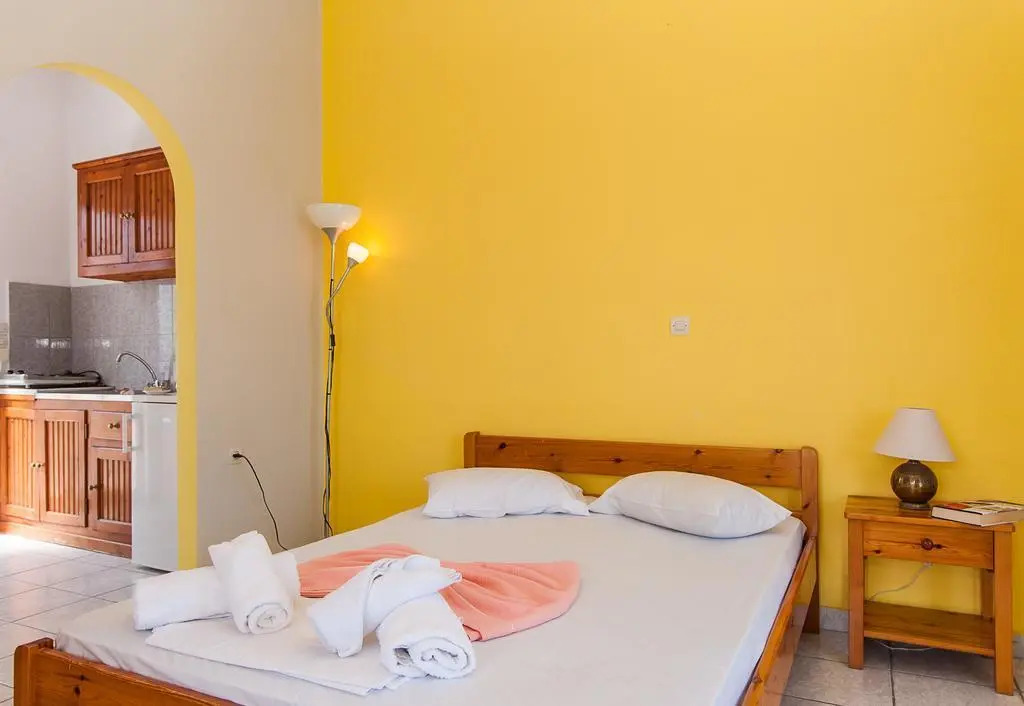 Tsolakis Studios & Apartments