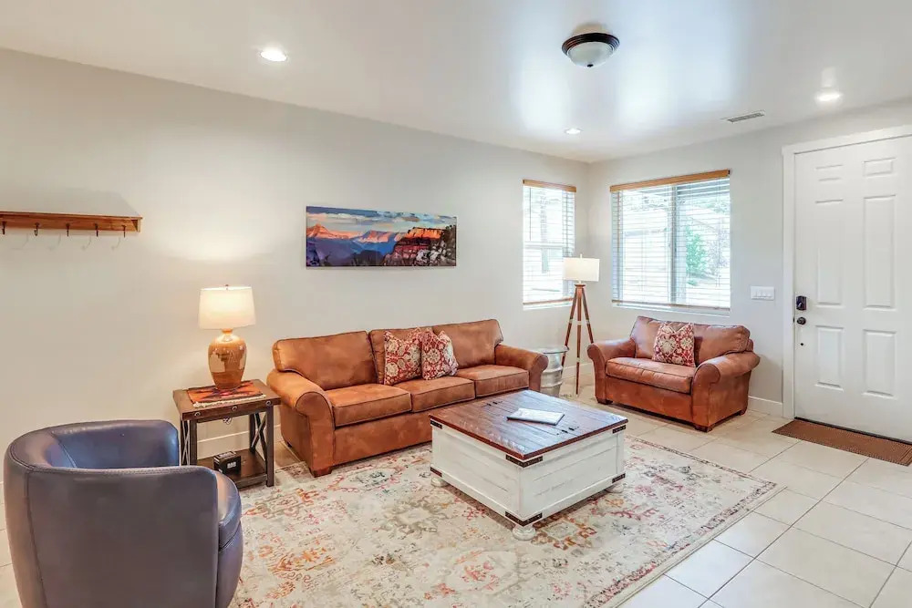Walk to Flagstaff Urban Trails System: Cozy Home