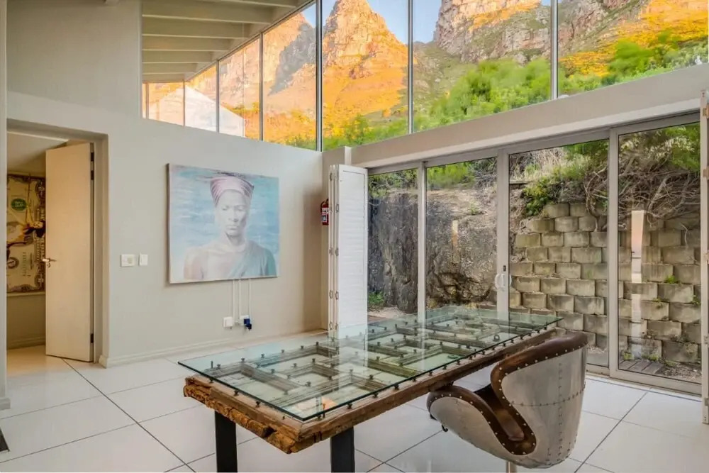 Spacious Three Bedroom Villa in Camps Bay With Private Pool and Ocean Views The Falcon