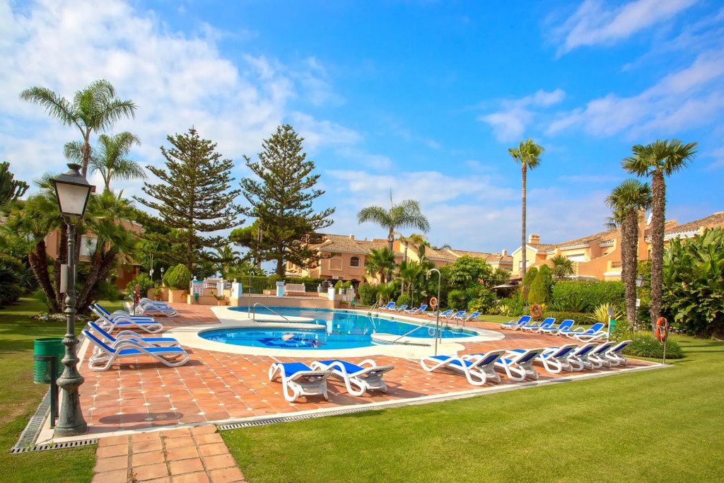 Spectacular apartment with direct access to the beach. Venalmar T