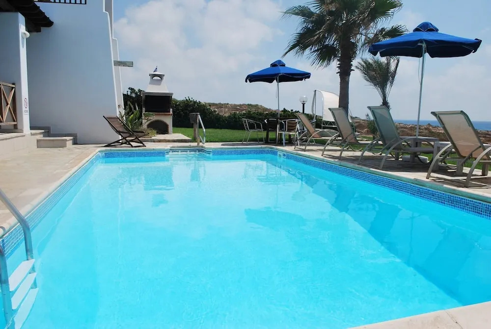 Sea Front Villa With Private HEATED Pool, Quiet area Paphos 322