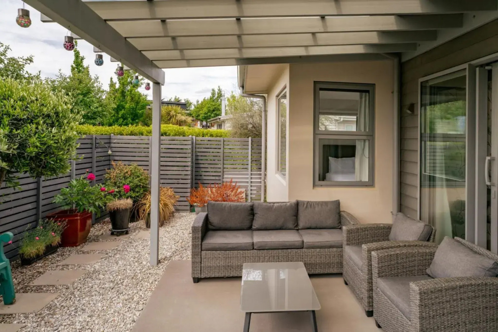 Urban Oasis - Wanaka Holiday Home