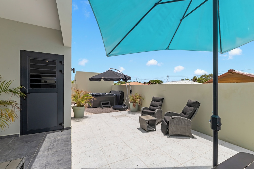 Villa Cuarenta-Y-Tres, Mambo Beach, Jacuzzi
