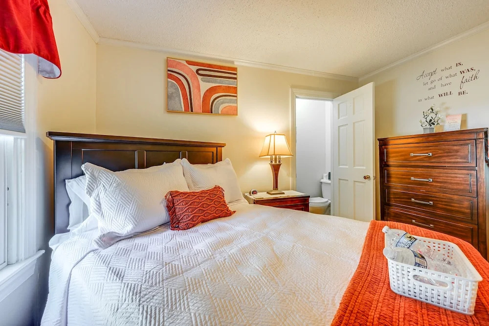 Greenville Home: 2 Mi to Downtown! 1 Mi to Ecu!