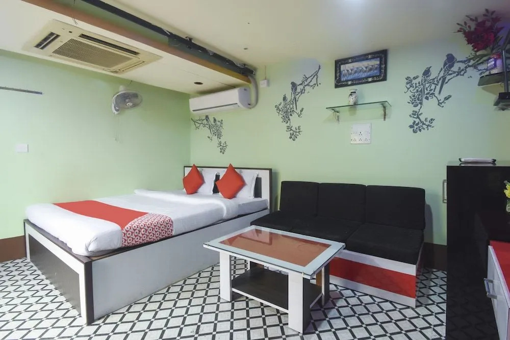 Oyo 60767 Dolphin Hotel