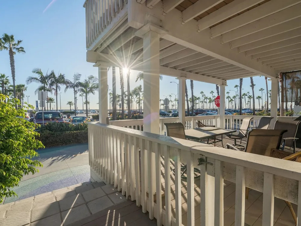 700 East Oceanfront Unit B