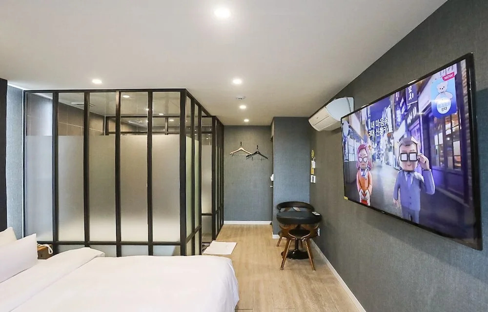 Louis Hotel