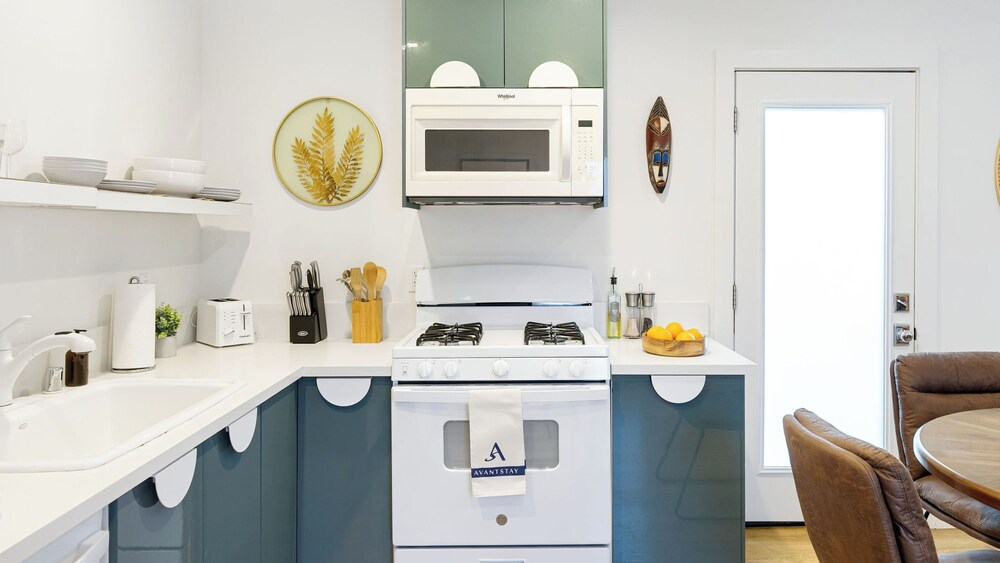 2 Units in Prime Hollywood Location Chic Renovated 1bdrs w/ Patio Avantstay