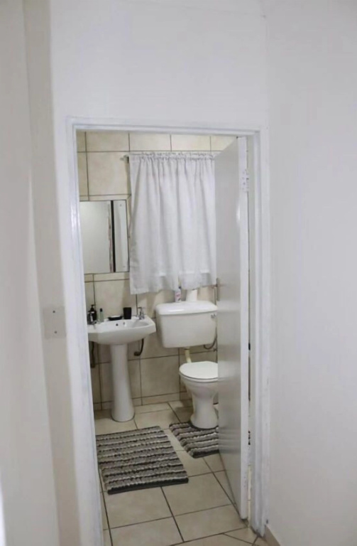 Stay at Home Airport Lodge