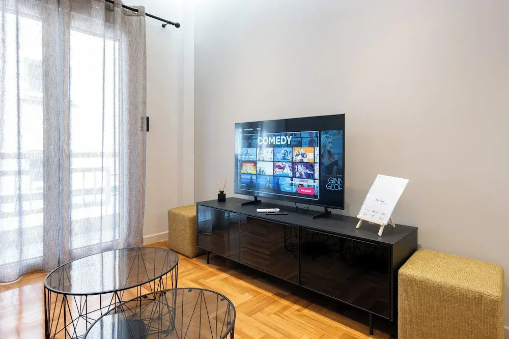 Stylish 2BR flat near hospital & metro