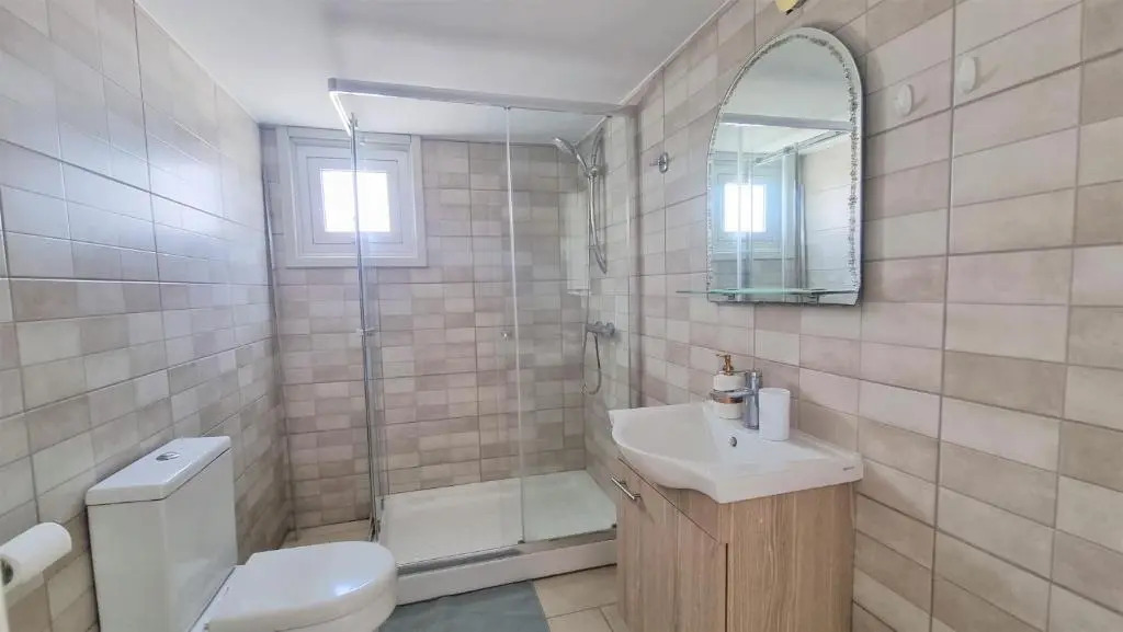 Coastal Getaway: 2 Apartments for up to 14 guests! Light-flooded and Spacious