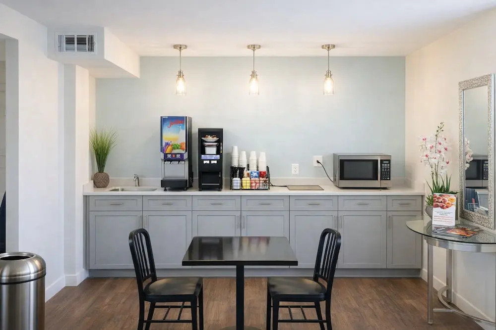 Quarters Inn & Suites