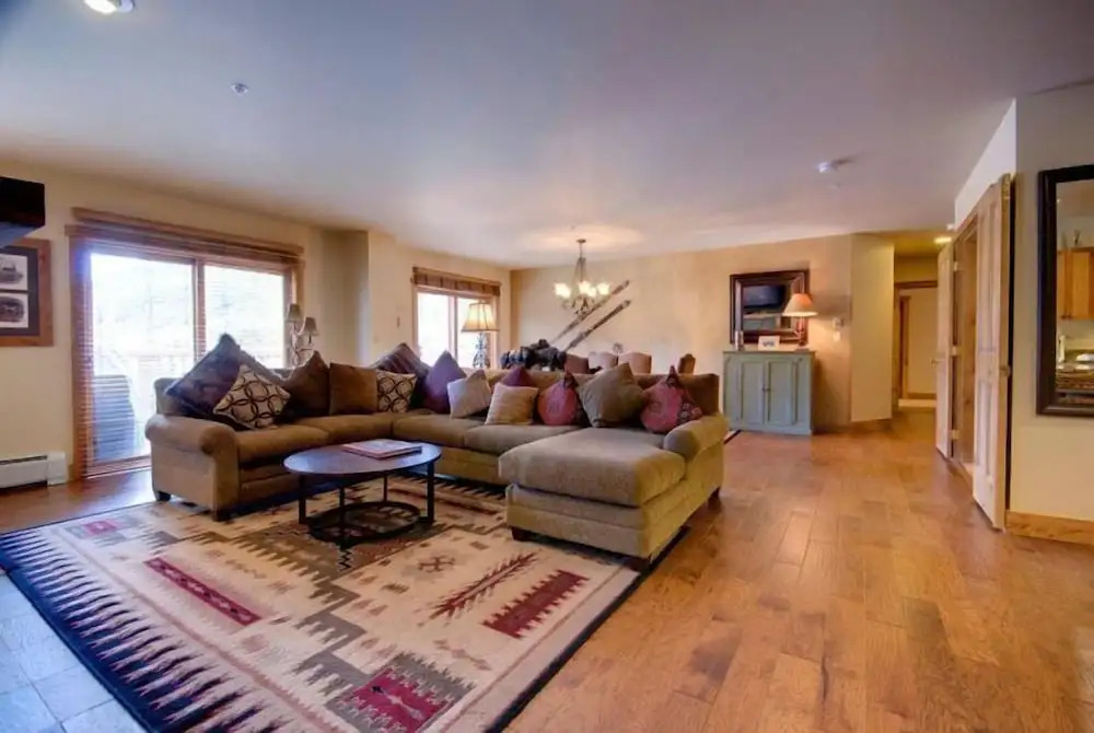 3 Bedroom Condo In River Run With Shared Pool, Hot Tubs, 100 Yards To Gondola