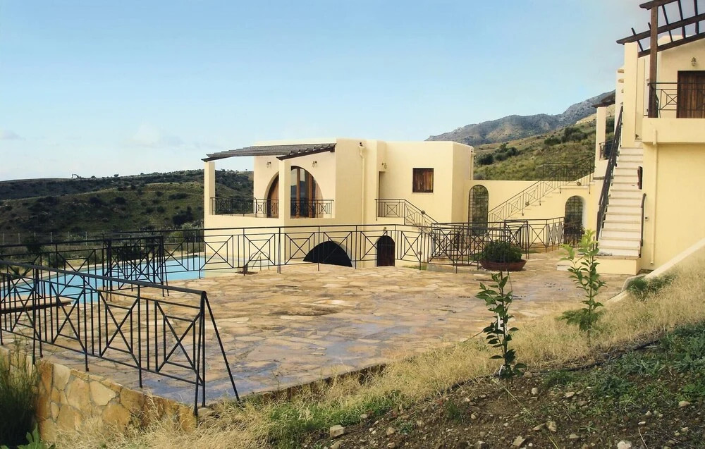 Nice Home In Plativola Aggrethym
