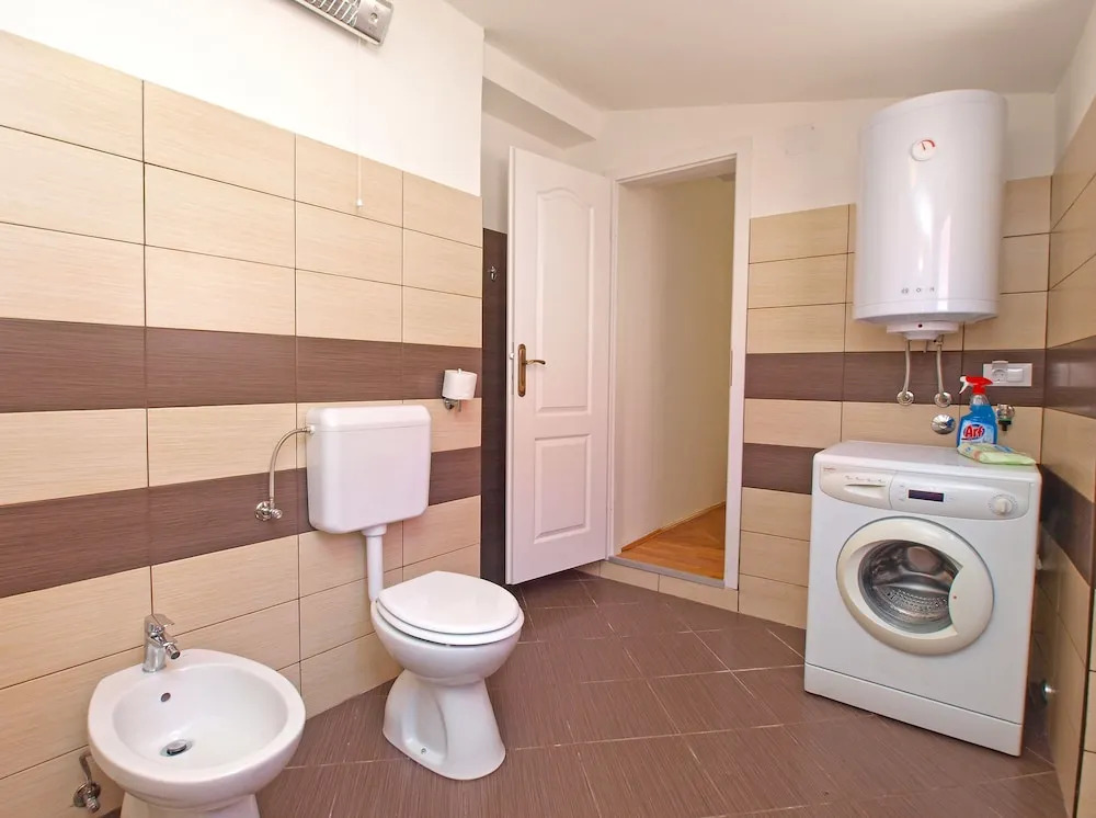 Apartment 1380