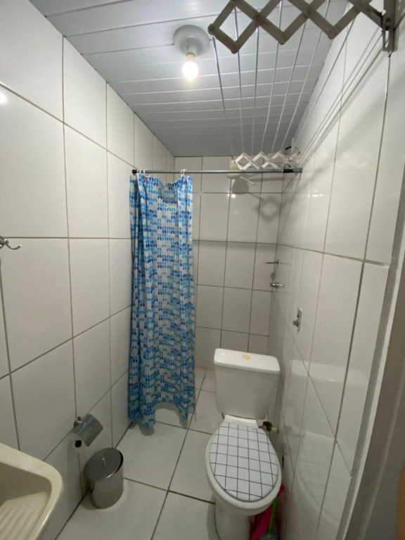 Cantinho do SOSSEGO, a 2 km da praia de Itapuã, no centro da cidade, wifi, ideal para CASAL