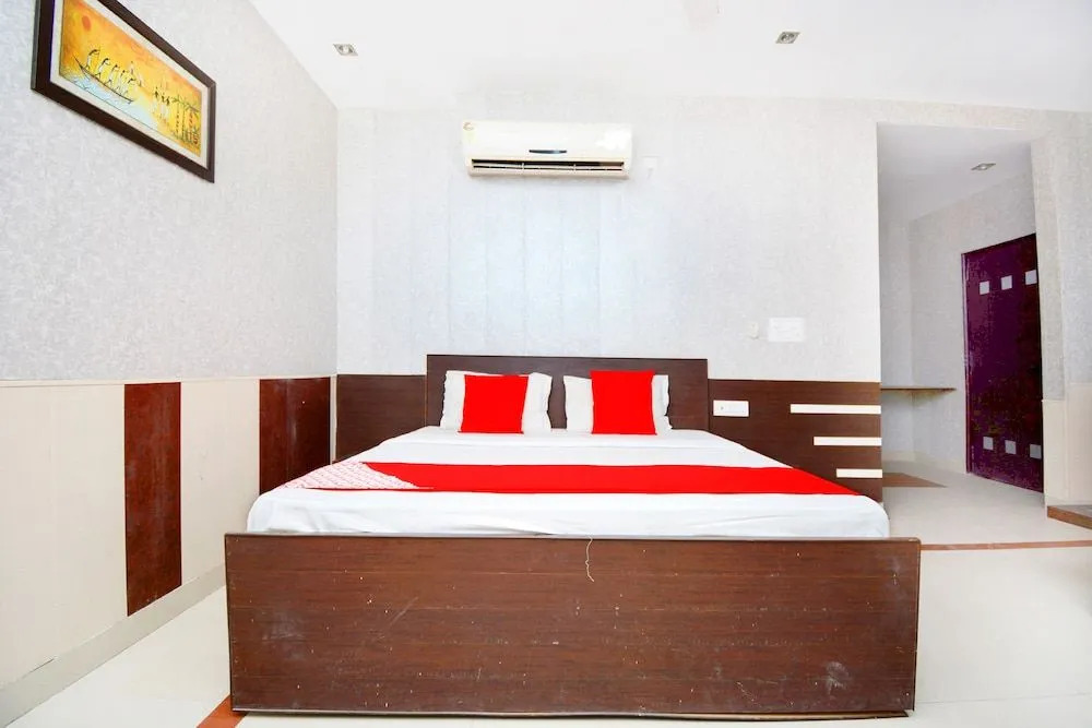 Hotel Piccadily by OYO Rooms