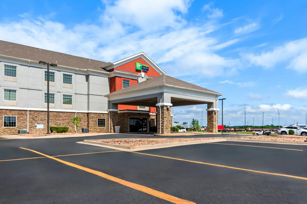Holiday Inn Express Hotel and Suites Ada by IHG