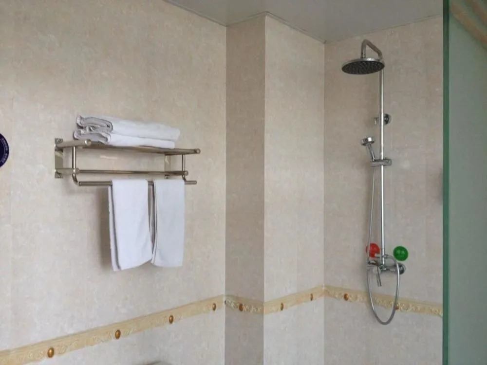 Yibin Business Hotel