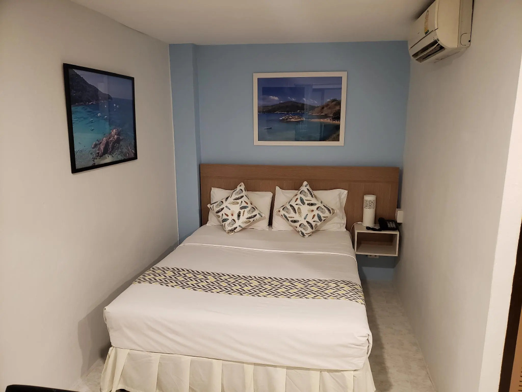 Summer Breeze Hotel