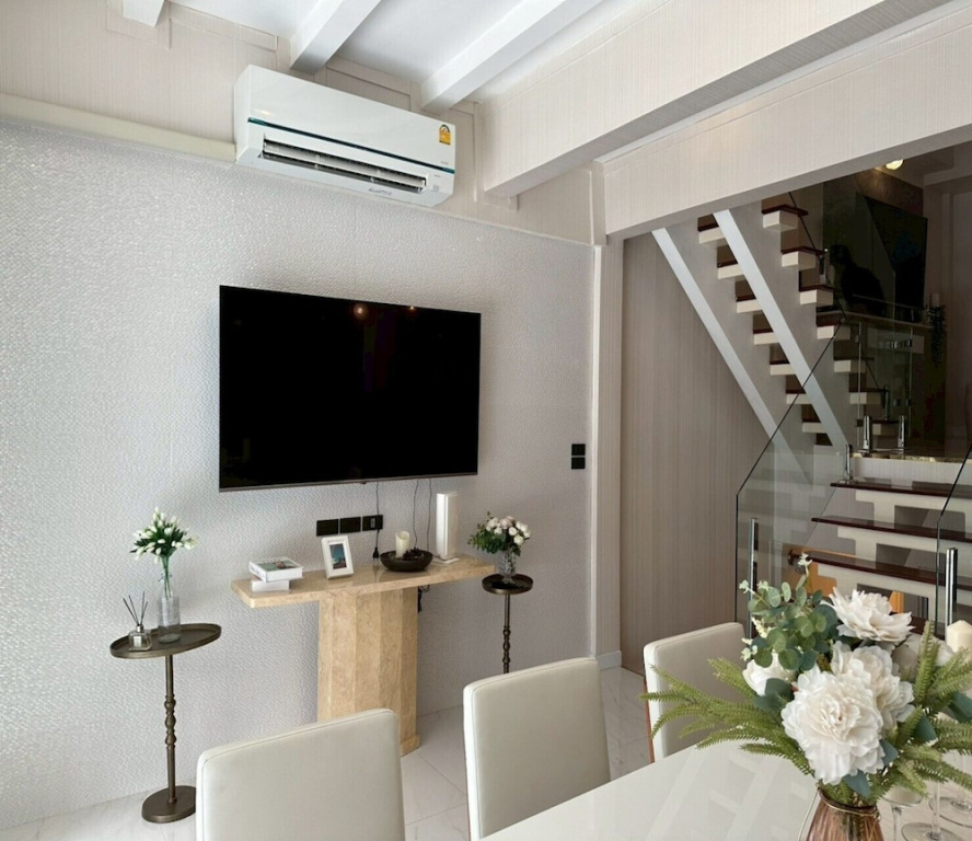 Residence at 49