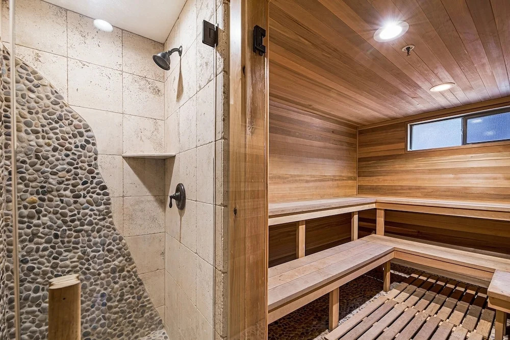 Big Bear Lodge W/ Sauna, Hot Tub, Decks & 4 Fireplaces 6 Bedroom Home