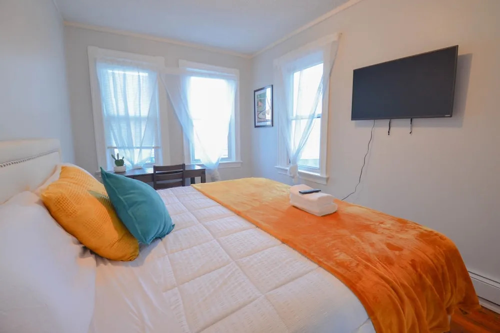 Lovely 3-Bedroom Apt with free parking