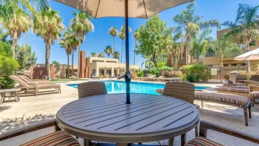 Stylish Old Town 2 Bdrm Ground Floor Condo
