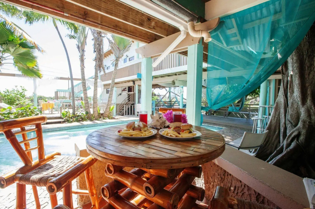 La Jamaca - An Island Vibe Hotel