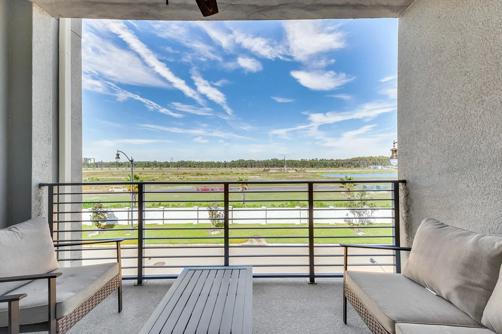 2 Bedrooms / 2 Bathrooms / Storey Lake (4731-304 CT), Kissimmee , US