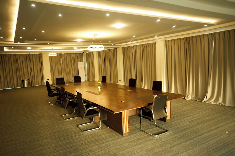 Abram Hills Hotel Ltd