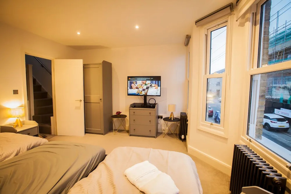 Surbiton Luxury Garden House 19A
