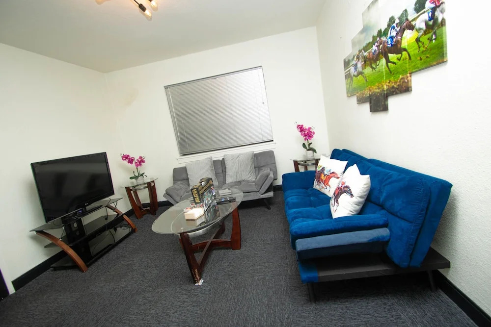 Vintage Elegance - Condo Steps Away From Casino