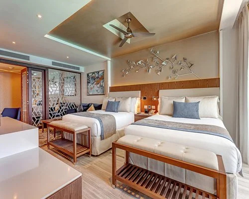 TravelSmart at Royalton CHIC Suites Cancun, Cancún, Mexico