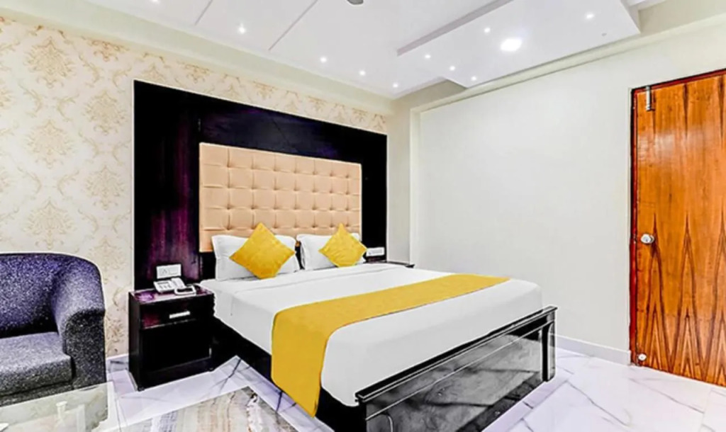 FabHotel Emora Suites