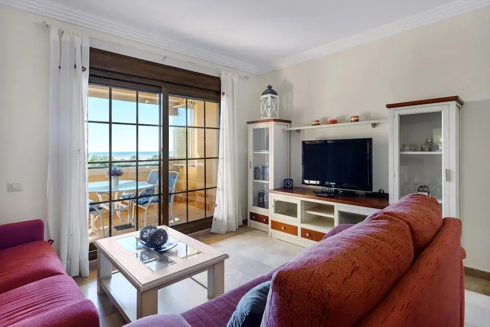 Cozy Seaside Retreat at Los Albatros