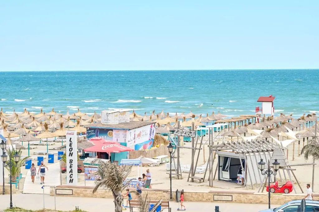 Beachfront 1BR apartment- Spa n Pools