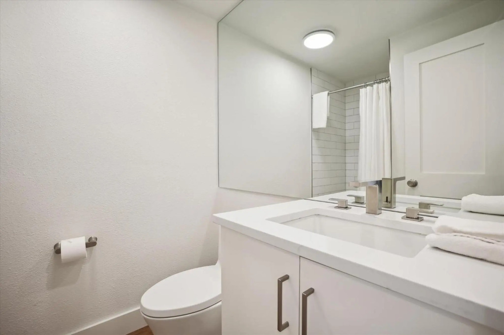 Frisco Creekside Retreat 3 Bedroom Townhouse by RedAwning