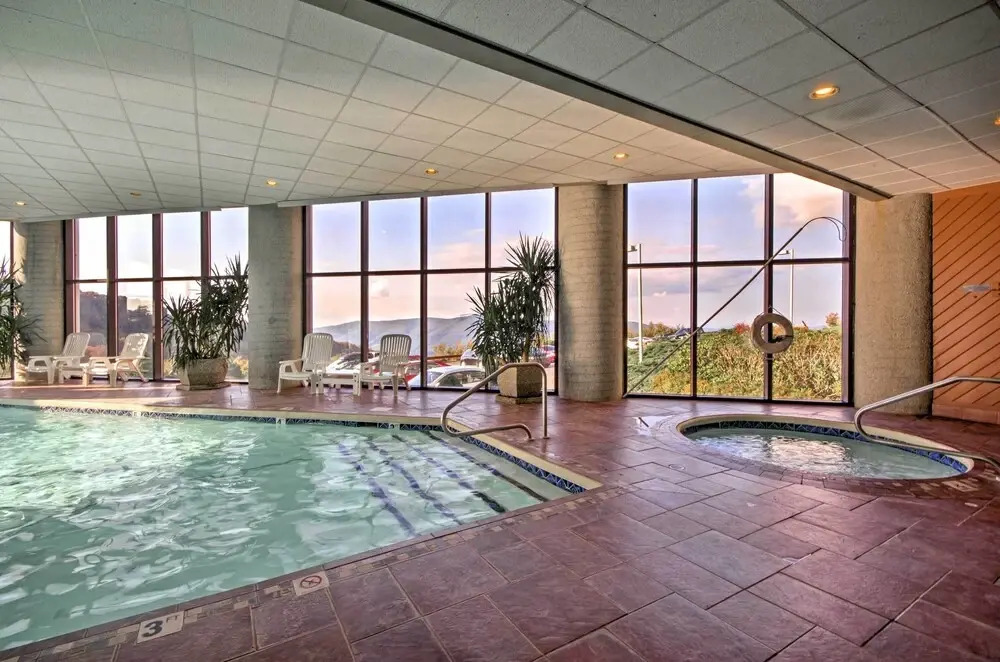 3 Mi to Skiing: Mtn-view Condo in Sugar Top Resort