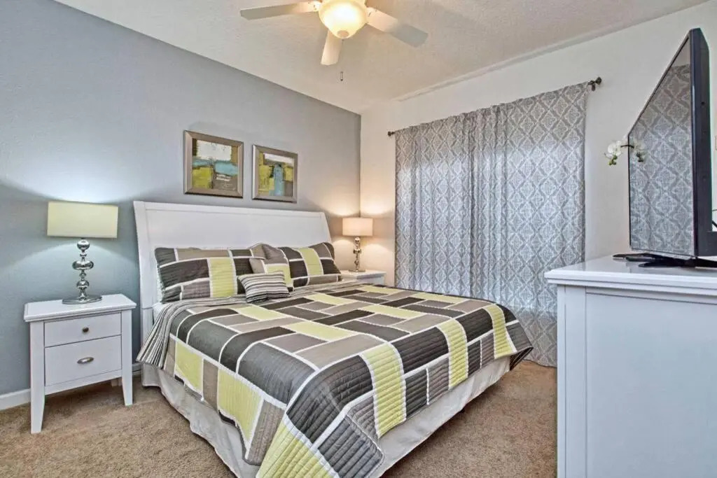 ORLANDO-DISNEY - ENTIRE HOME - 4BD, 3 Baths, WiFi, Private Pool