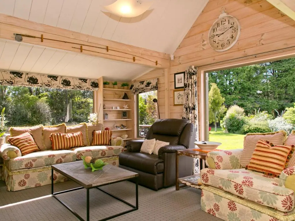 Riverstone House - Turangi Holiday Home